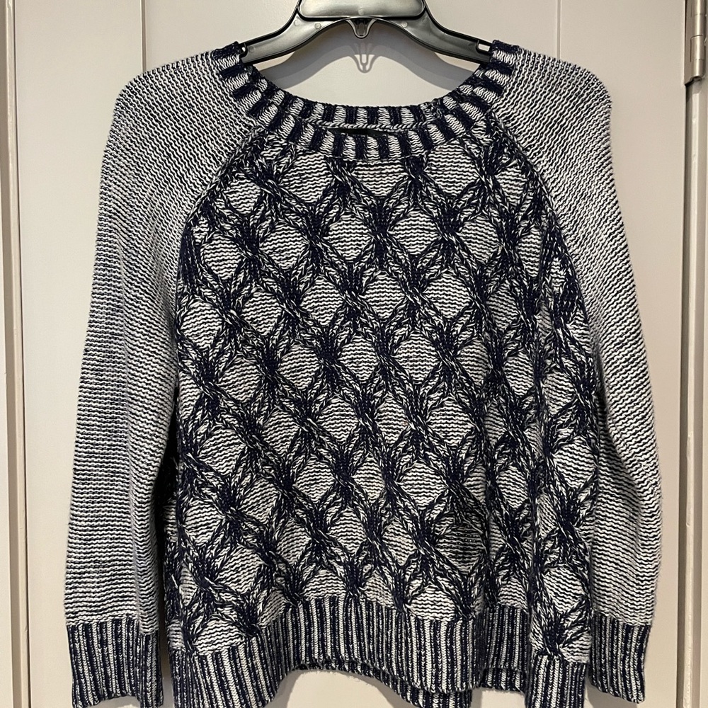 Banana Republic Women’s Cable Knit Sweater Size L. Very nice.
